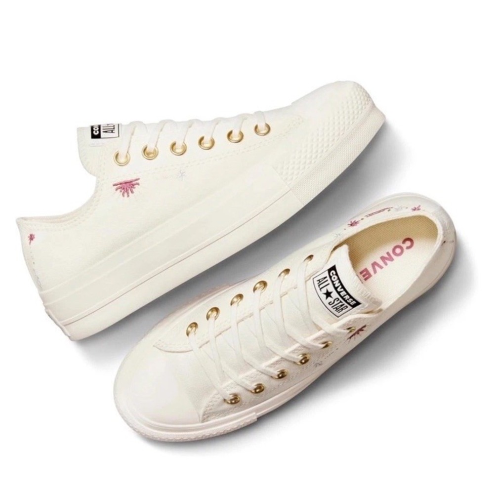 Converse Women's Chuck Taylor Lift All Star Embroidered Low-Top Platform Size 8